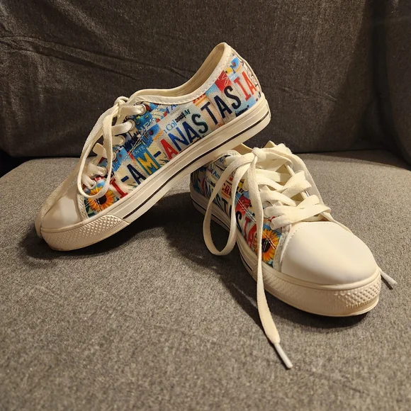 Custom Graphic Low-Top Canvas Sneakers - Picture 2 of 4